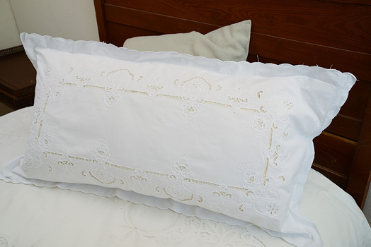 Scalloped Imperial Embroidered Pillow Sham. King Sizes, 2 shams